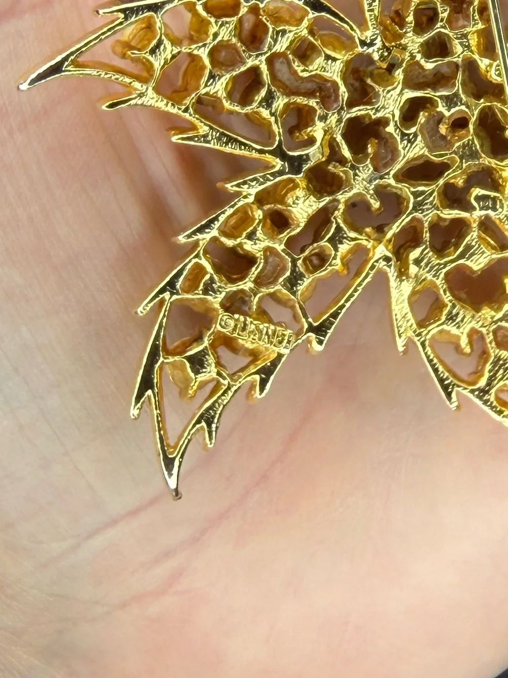 Vintage Signed Lisner Gold Tone Faux Pearl Maple Leaf Brooch Pin Mid Century